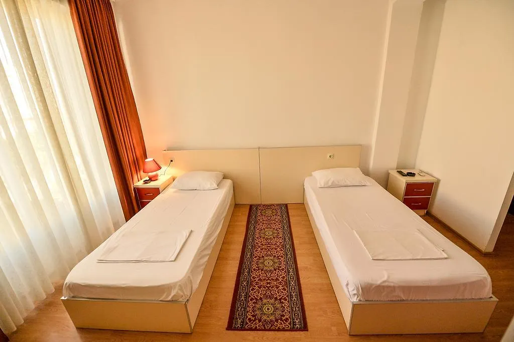 Hotel Argenti Шкодер