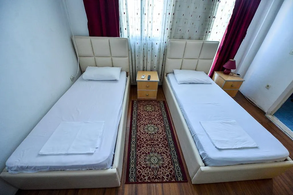 Hotel Argenti Шкодер 3*,